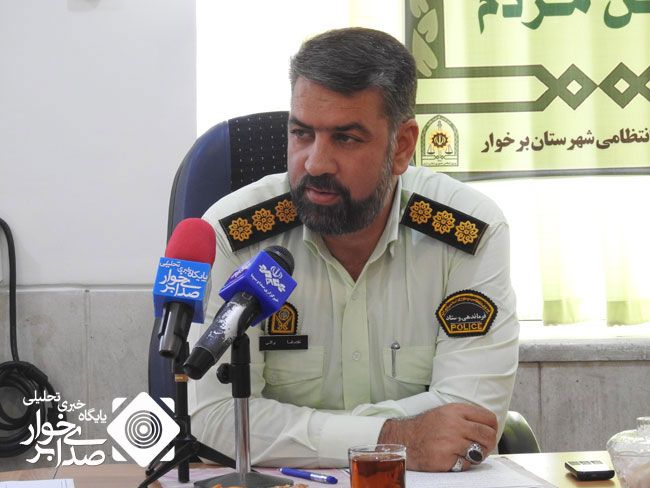 کشف ۳ هزار بطری آب رادیاتور غیر مجاز خودرو در “برخوار/ کشف ۳۰ فقره سرقت داخل خودرو در اصفهان
