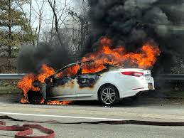 آتش سوزی خودرو در دولت آباد/نگه داری الکل در خودرو